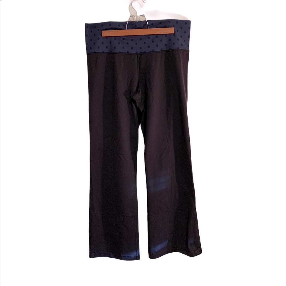 Lululemon exercise pants in black